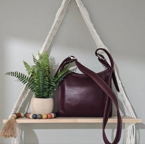 Sold!! Vintage Coach Legacy Small Zip Crossbody Shoulder Bag 9997 (Currant) - Picture 4 of 14